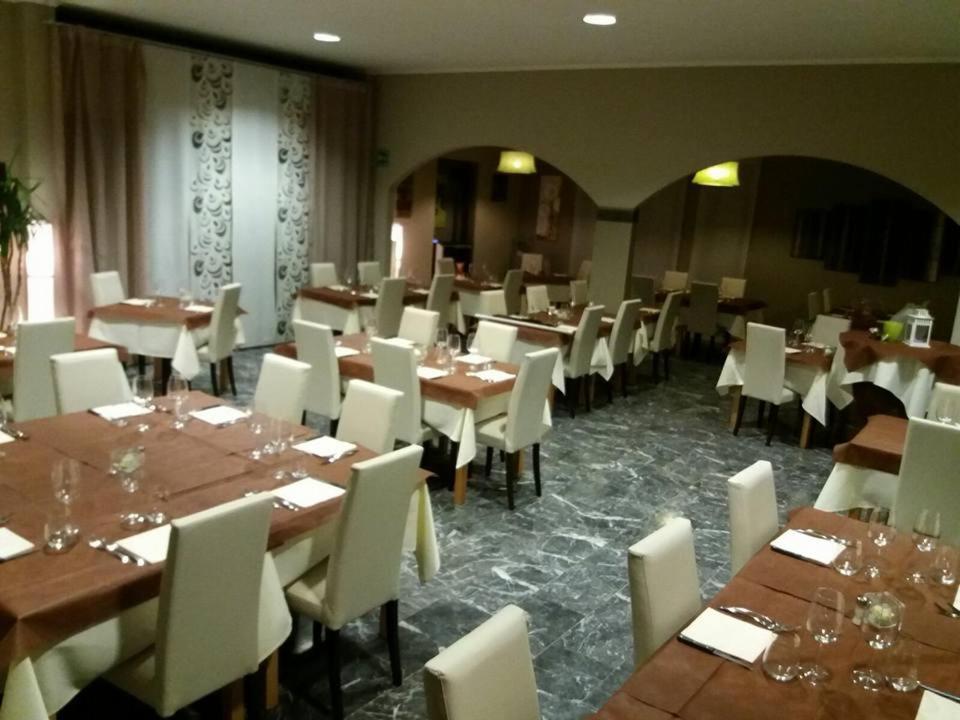 Osteria Angeli Neri Hotell Cavazzo Carnico Exteriör bild